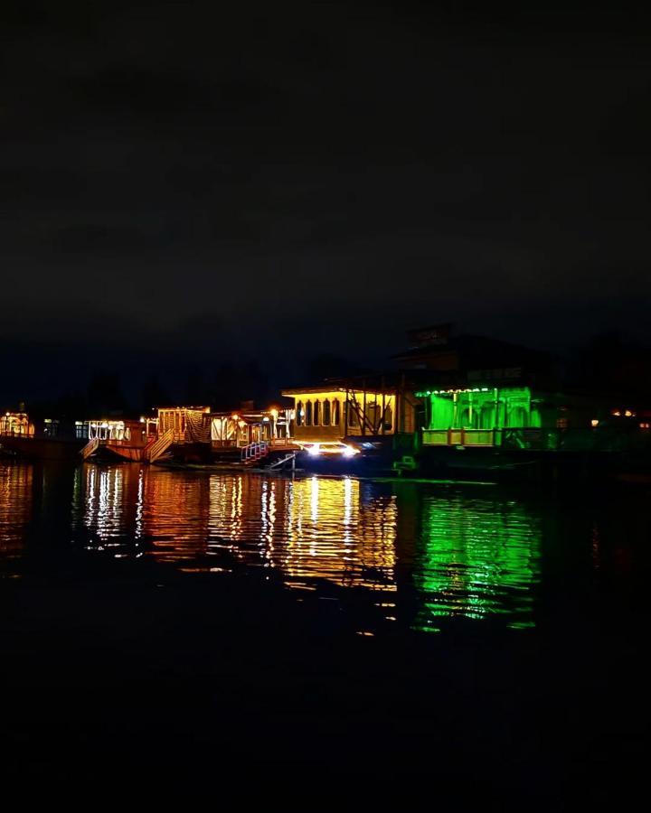 Heritage Shreen Houseboat Srīnagar Buitenkant foto